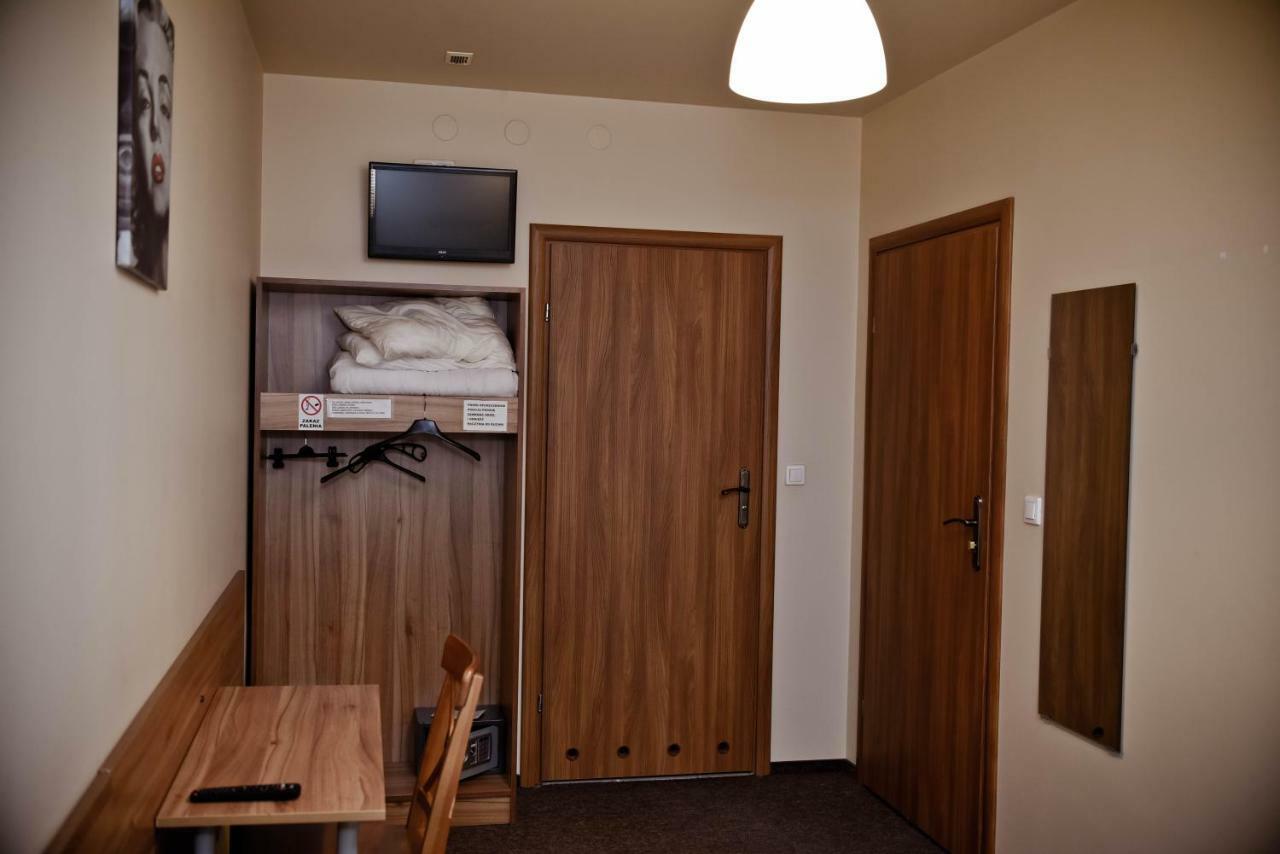 Kolumny 217- Tanie Noclegi Pracownicze, Parking Bezplatny ウッチ エクステリア 写真